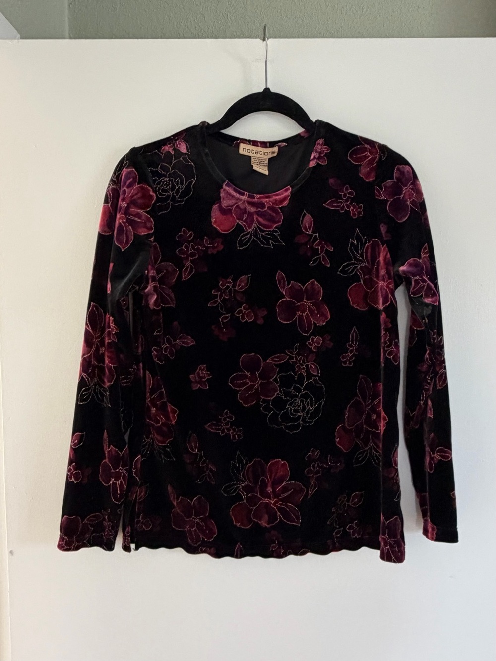 Vintage Y2K black stretch velvet top in a magenta, plum and wine floral print ou